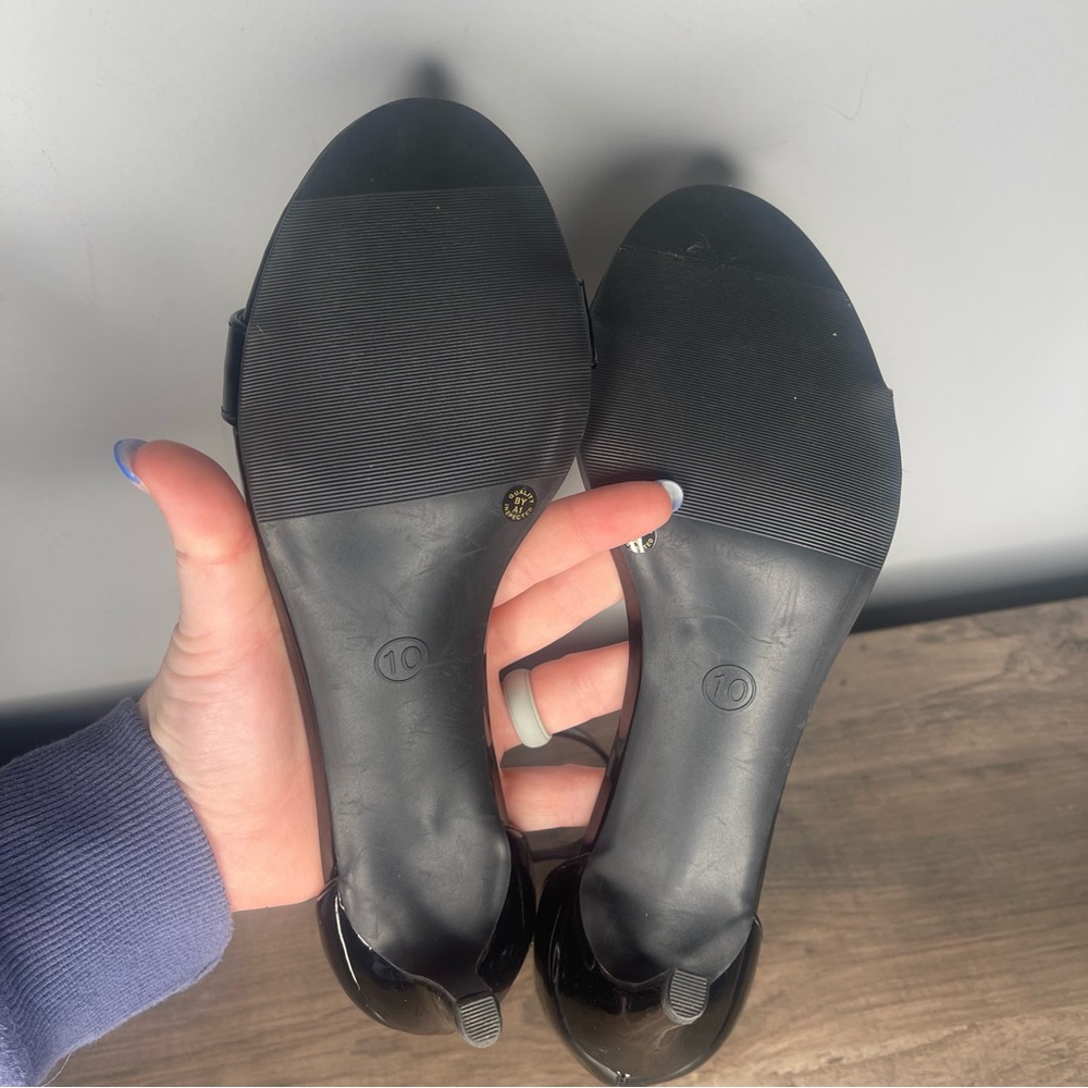 Worthington Black Bristol 3 1/2in Patent Leather Heels (10) - Picture 10 of 10